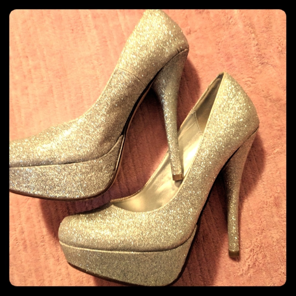 Like new Glitter pumps size 6